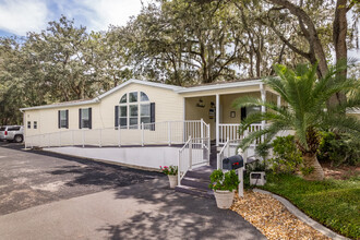 Mid Florida Lakes in Leesburg, FL - Foto de edificio - Building Photo