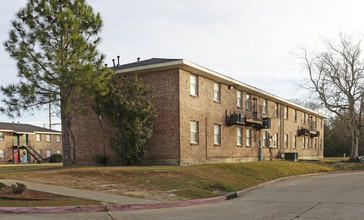 Scotland Square Apartments in Baton Rouge, LA - Building Photo - Building Photo