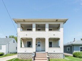 121 Davis Ave in Rockdale, IL - Building Photo