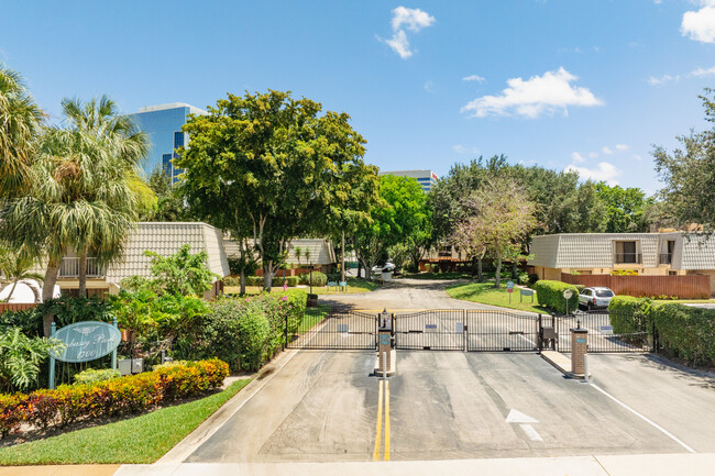 Embassy Park Condominiums in West Palm Beach, FL - Building Photo - Building Photo