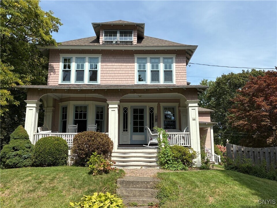 80 W Genesee St in Skaneateles, NY - Building Photo