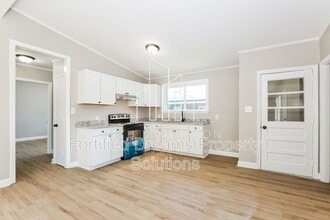 511 Saunders Pl in High Point, NC - Foto de edificio - Building Photo