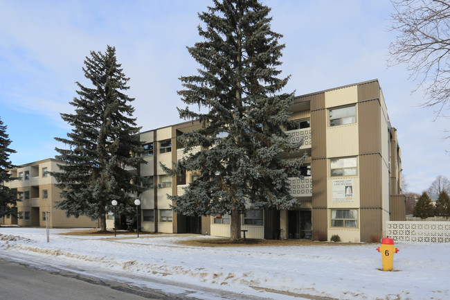 6 Birkshire Ct in Kitchener, ON - Building Photo - Building Photo