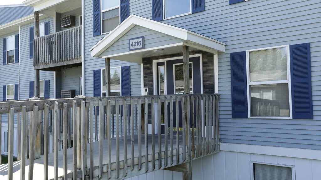 York Creek Apartments in Comstock Park, MI