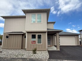 1730 Castlerock Ave in Wenatchee, WA - Building Photo