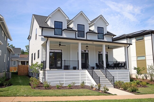 property at 424 Lochlyn Hill Dr