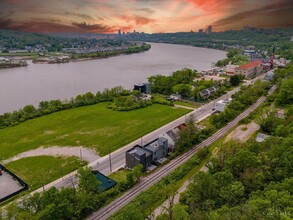 2636 Riverside Dr in Cincinnati, OH - Foto de edificio - Building Photo