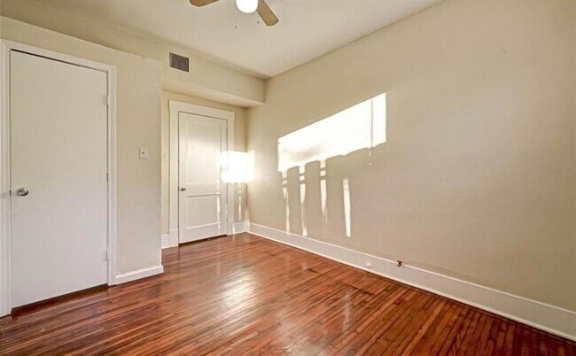 1748 Richmond Ave. in Houston, TX - Building Photo - Building Photo