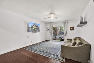 101 E McNab Rd in Pompano Beach, FL - Building Photo