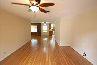 4018 Nenana Dr in Houston, TX - Building Photo - Building Photo