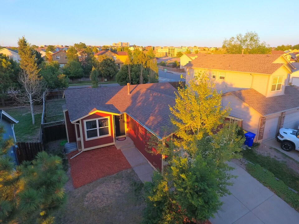 5038 Chariot Dr in Colorado Springs, CO - Foto de edificio