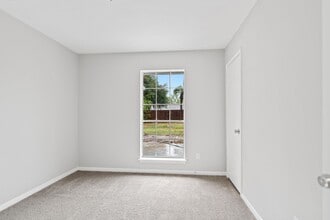 125 Bastrop St in Angleton, TX - Foto de edificio - Building Photo