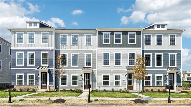 1412 Commons Ln in Bridgeville, PA - Building Photo - Building Photo