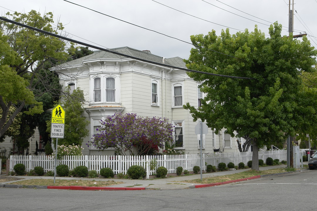 1511 17th Ave in Oakland, CA - Foto de edificio