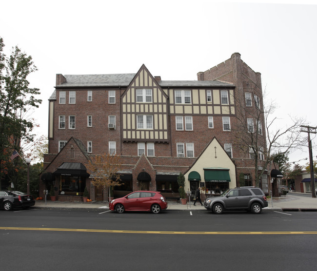 120-124 Pondfield Rd in Bronxville, NY - Foto de edificio - Building Photo