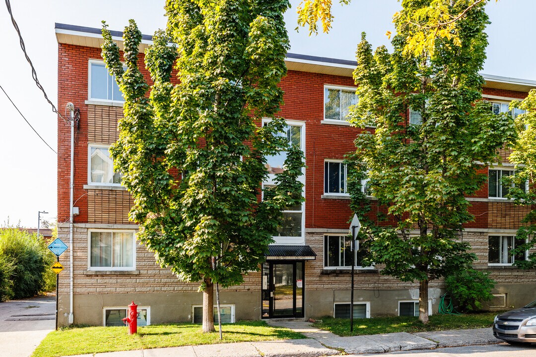 2130 Hingston Av in Montréal, QC - Building Photo