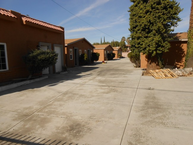 1526 W Foothill Blvd in Rialto, CA - Building Photo - Building Photo