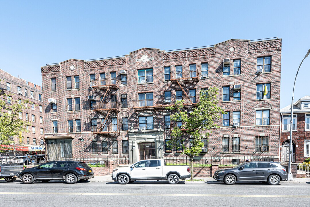 645 Lefferts Ave in Brooklyn, NY - Foto de edificio