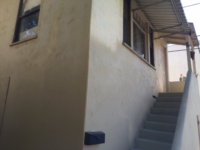 452 E Angeleno Ave in Burbank, CA - Foto de edificio - Building Photo