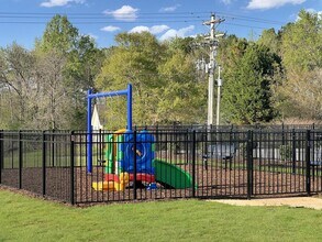 1102 Dartmouth Dr in Mebane, NC - Building Photo - Building Photo