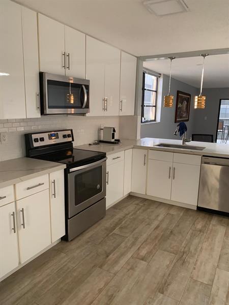 6475 W Oakland Park Blvd in Lauderhill, FL - Building Photo - Building Photo