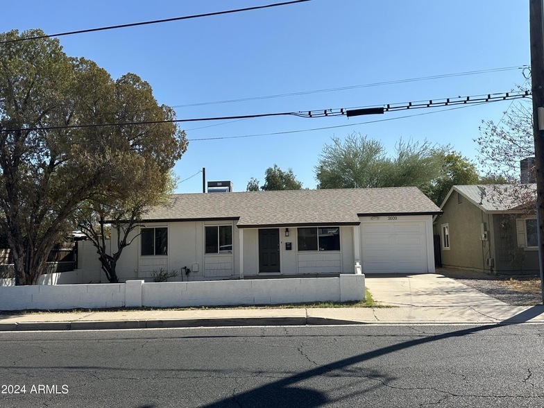 2609 N 14th St, Unit 70E064 in Phoenix, AZ - Building Photo