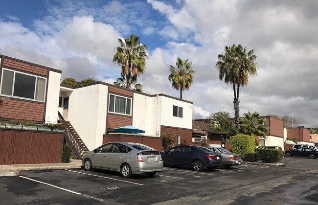 Chartwood Apartments in Carlsbad, CA - Building Photo - Building Photo