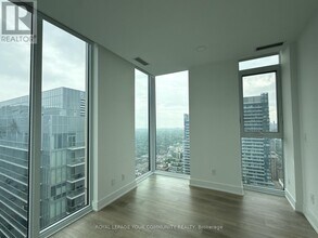 200-P200 Redpath Ave in Toronto, ON - Building Photo - Building Photo