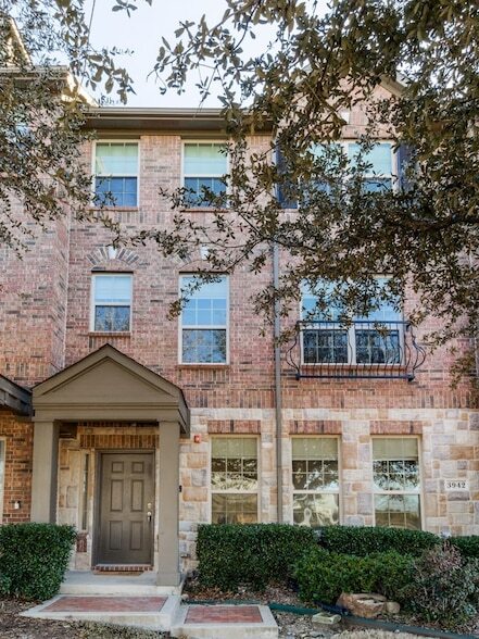 3942 Sugar Tree Way in Addison, TX - Foto de edificio - Building Photo