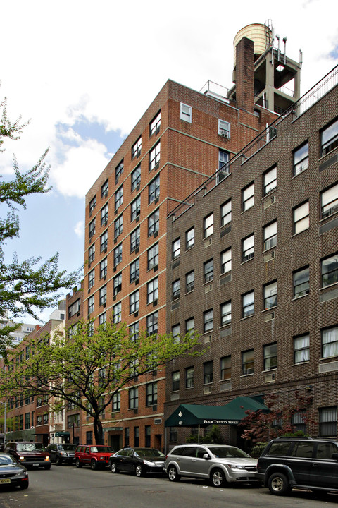 423-425 E 76th St in New York, NY - Foto de edificio