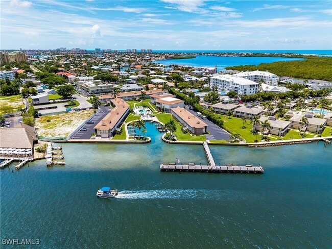 850 Palm St, Unit C5 in Marco Island, FL - Foto de edificio - Building Photo