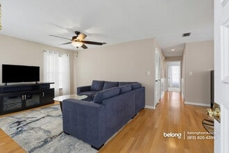 4401 Ridgeline Cir in Tampa, FL - Foto de edificio - Building Photo