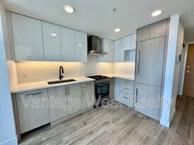 1588 Ellis St in Kelowna, BC - Building Photo