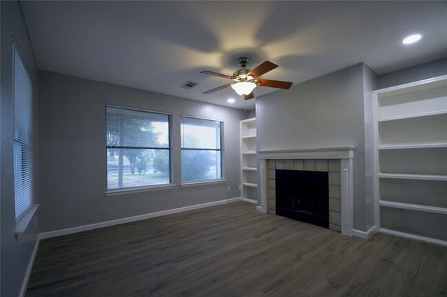 3007 W Slaughter Ln in Austin, TX - Building Photo - Building Photo