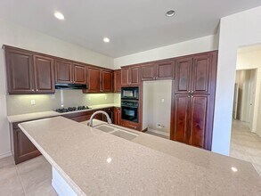 23731 Forest View Ct in Santa Clarita, CA - Building Photo - Building Photo