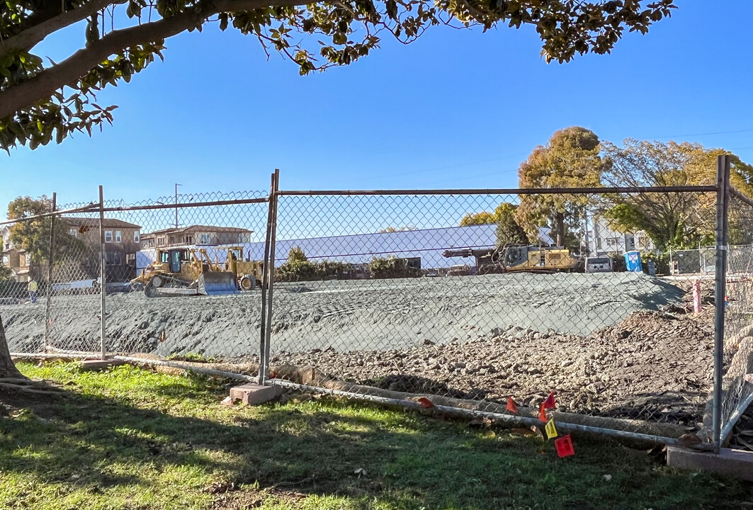 Sango Court in Milpitas, CA - Building Photo