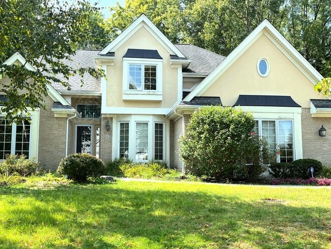 property at 62 Pinelake Dr