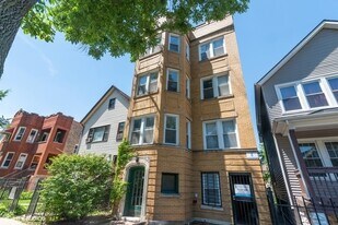2444 N Campbell Ave in Chicago, IL - Building Photo