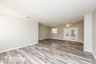 1208 W Camellia Dr, Unit B110 in Brandon, FL - Building Photo - Building Photo