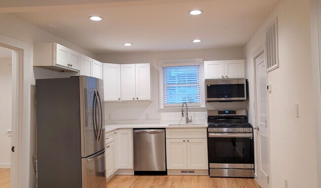 36 Garrabrant Rd in Clifton, NJ - Building Photo - Building Photo
