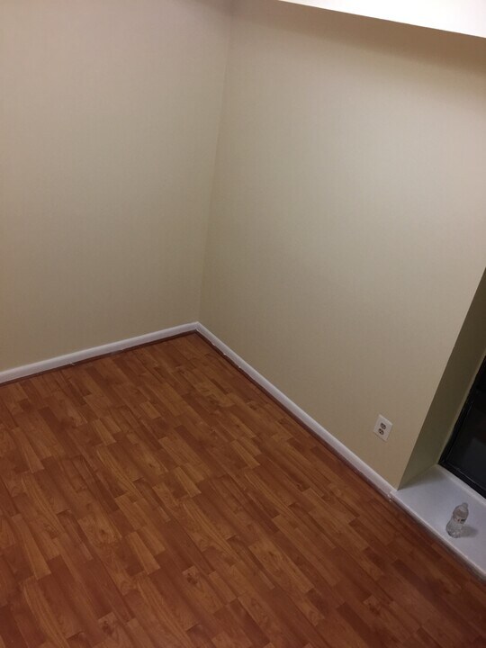 6145 Leesburg Pike, Unit 208 in Falls Church, VA - Building Photo