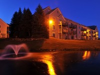 Harbor Cove Apartments & Beach Club in Whitmore Lake, MI - Foto de edificio - Building Photo