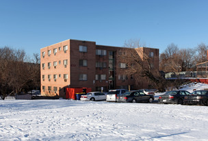 4321 Brooks St NE Apartamentos