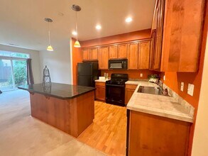 2534 NW 1st Dr in Gresham, OR - Building Photo - Building Photo