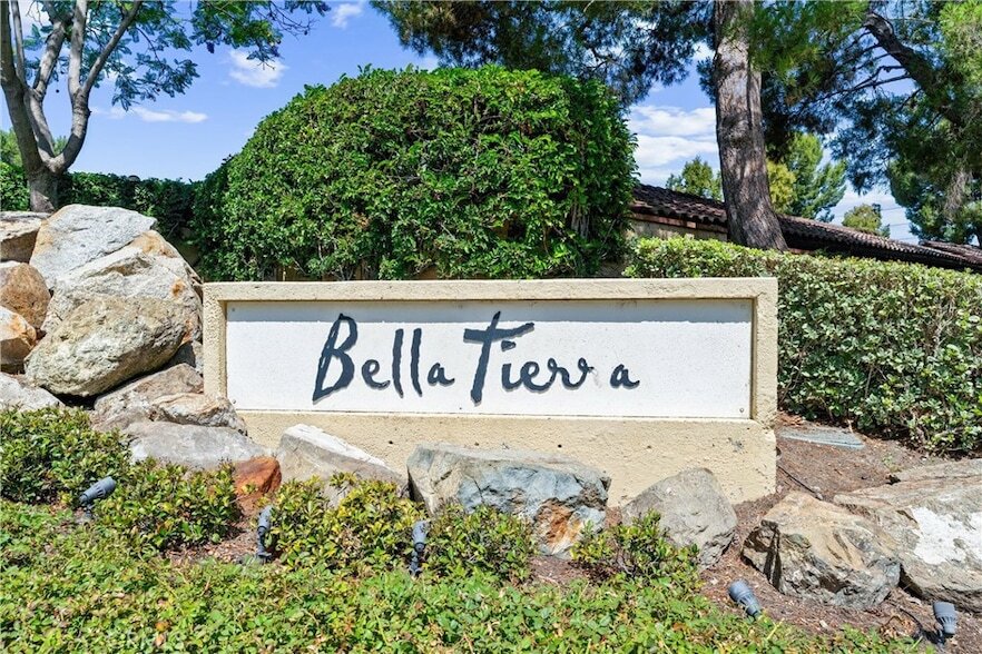 25541 Indian Hill Ln, Unit P in Laguna Hills, CA - Building Photo