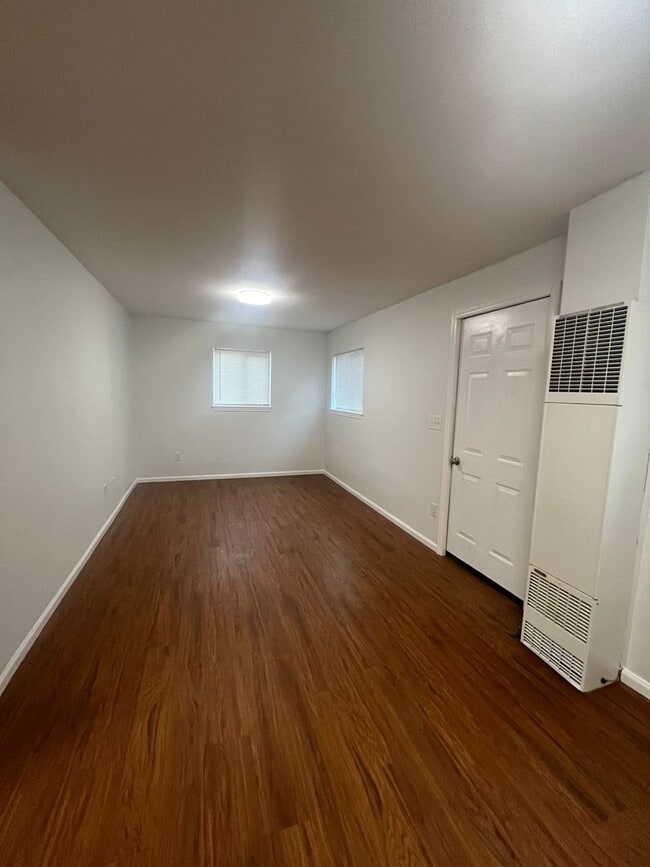 property at 1640 E Gibbs Ave