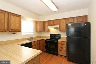 11956 Sentinel Point Ct in Reston, VA - Building Photo - Building Photo