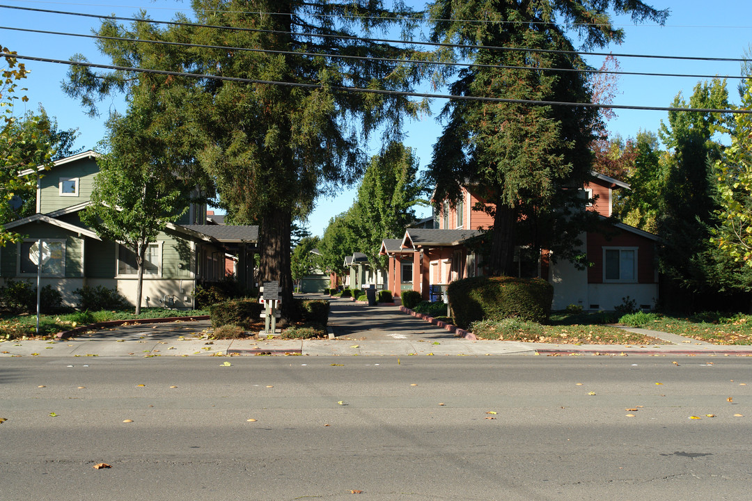 275 E Cotati Ave in Rohnert Park, CA - Building Photo