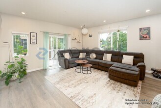 23413 Edmonds Way in Edmonds, WA - Building Photo - Building Photo