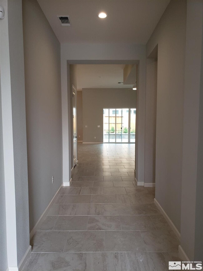 9485 Hawkshead Rd in Reno, NV - Building Photo - Building Photo